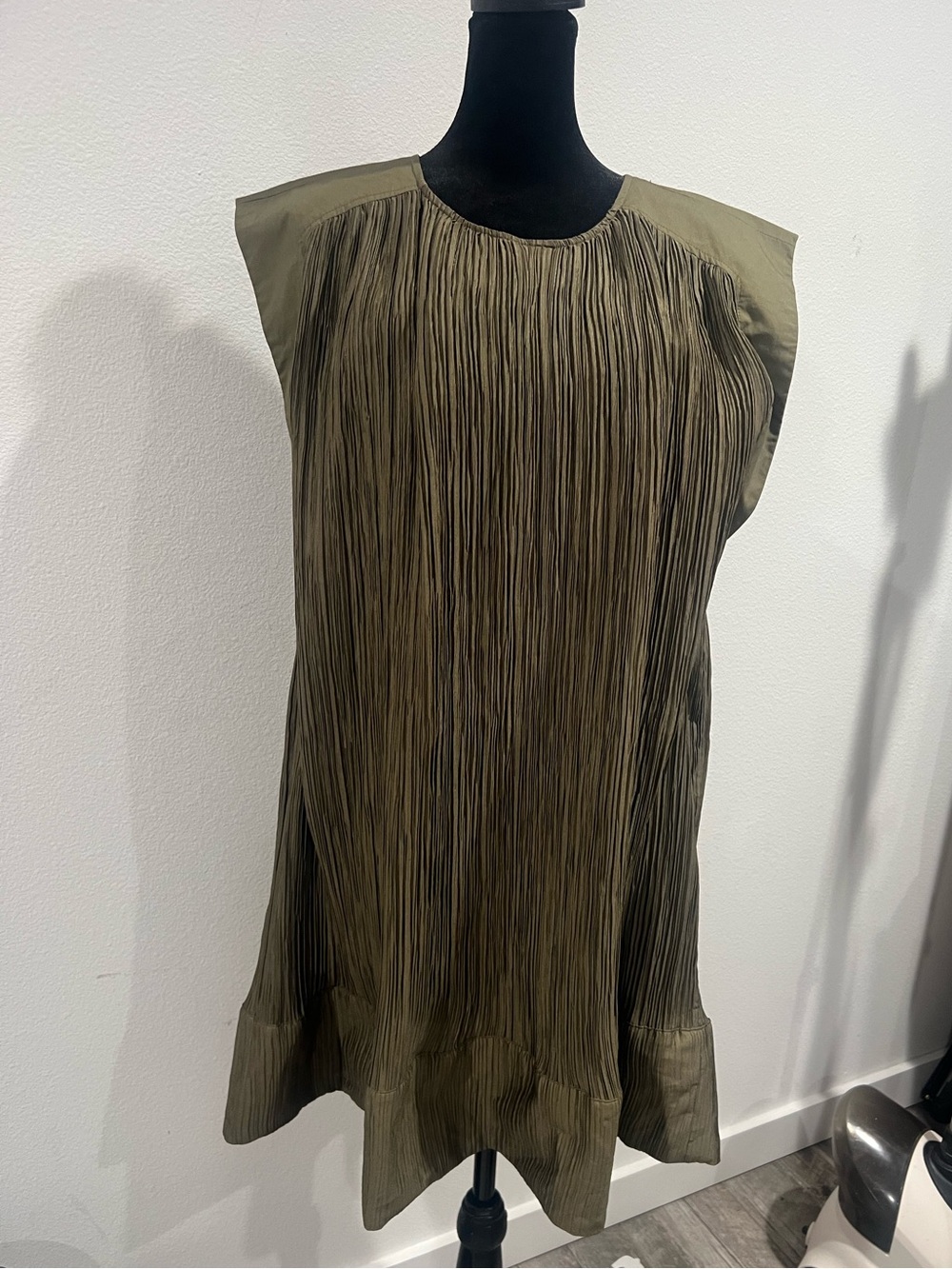 Anthropologie Olive Plissé Mini Dress Size M Sleeveless Pleated Swing Shift - Picture 5 of 10